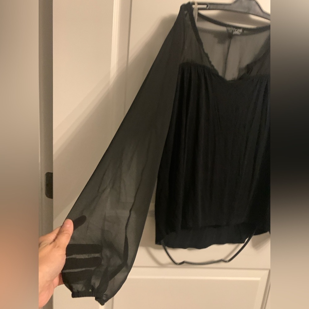 Kristin Marie Large sheer top with sheer sleeves, Preloved in great condition. - Picture 2 of 3